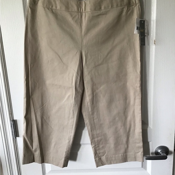Womens Liz Claiborne Audra Capris NWT - Picture 2 of 6